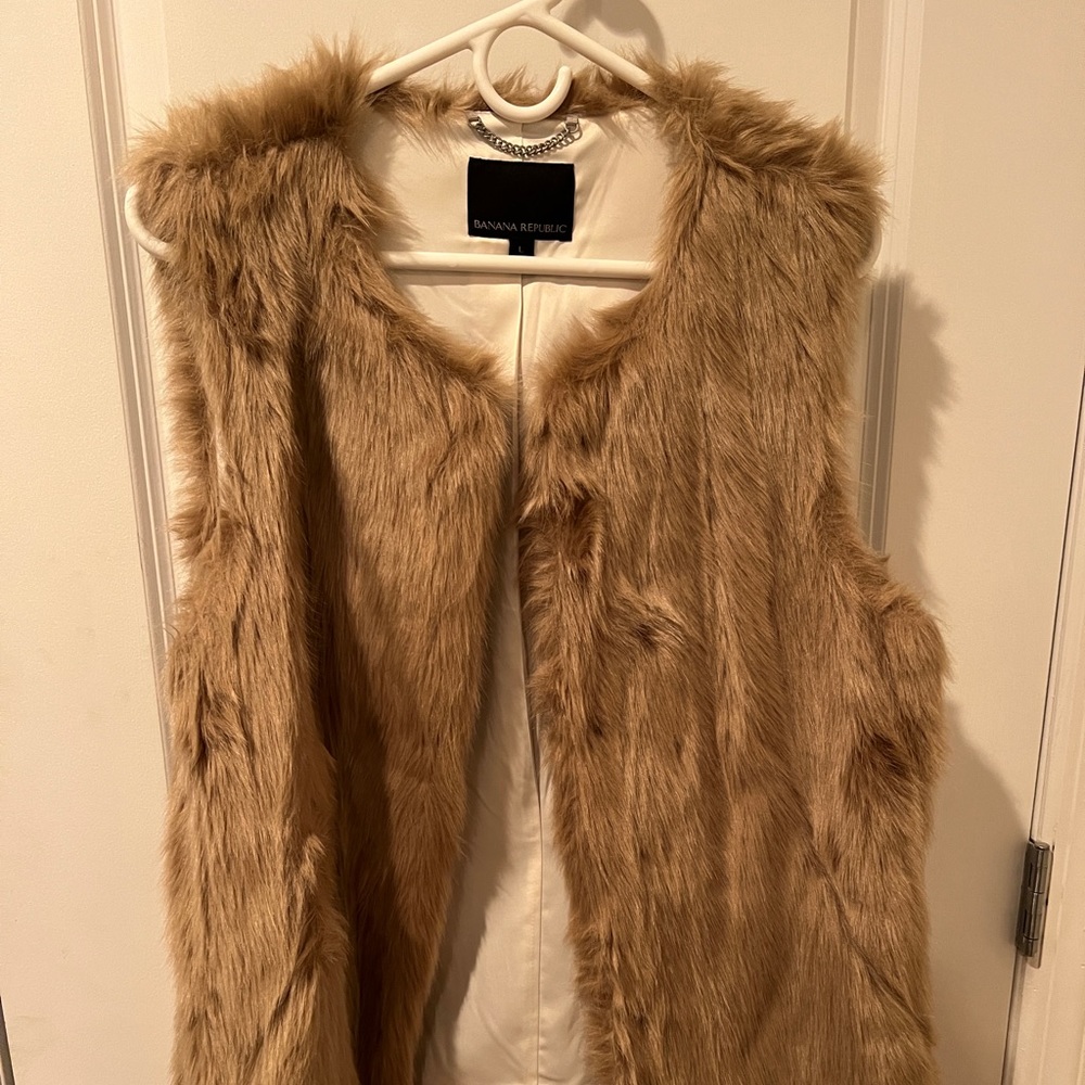 Faux fur banana republic vest size L